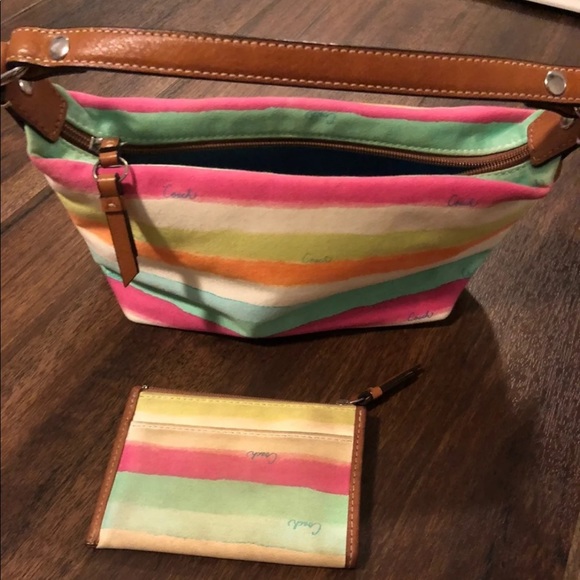 Coach baguette handbag - Picture 3 of 3